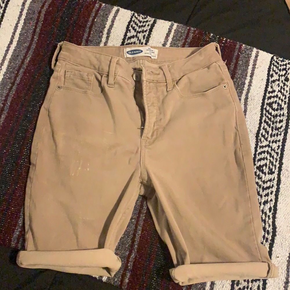 khaki shorts